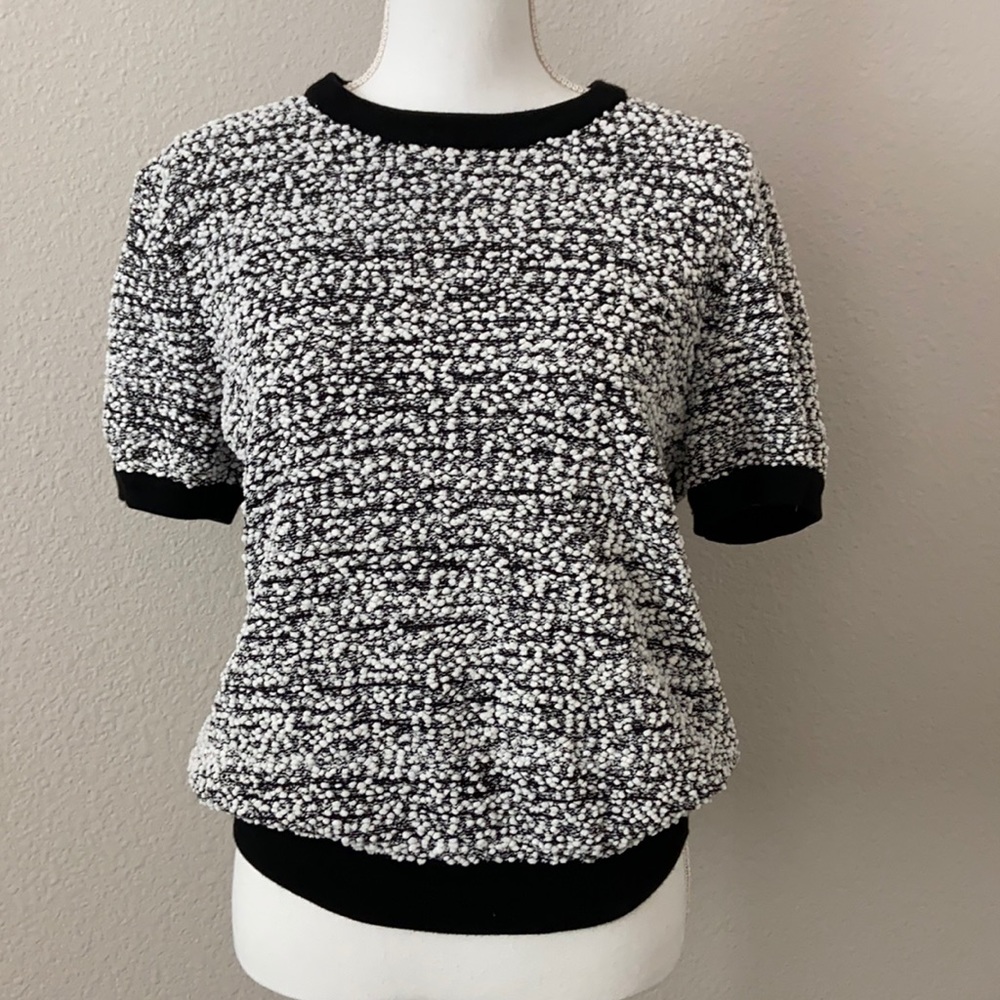 Short sleeve light sweater shirt